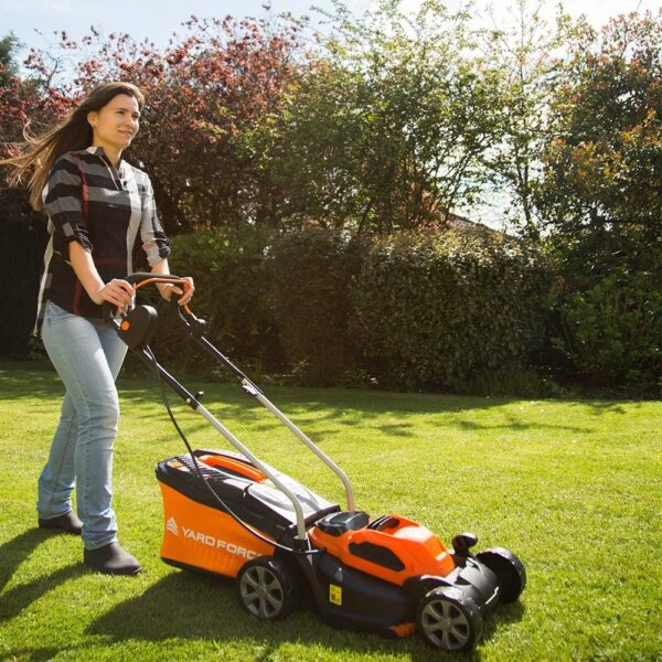 Yard Force 40V 32cm Cordless Lawnmower with Lithium-ion Battery and Quick Charger LM G32, Black/Orange - Image 5