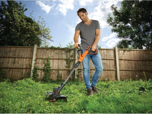 BLACK+DECKER String Grass Trimmer,Cordless, 28cm Cutting Width, Automatic Single Line Feed, 18V Lithium-Ion, 2.0Ah Battery Included, Interchangeable battery, STC1820PC-GB - Image 5