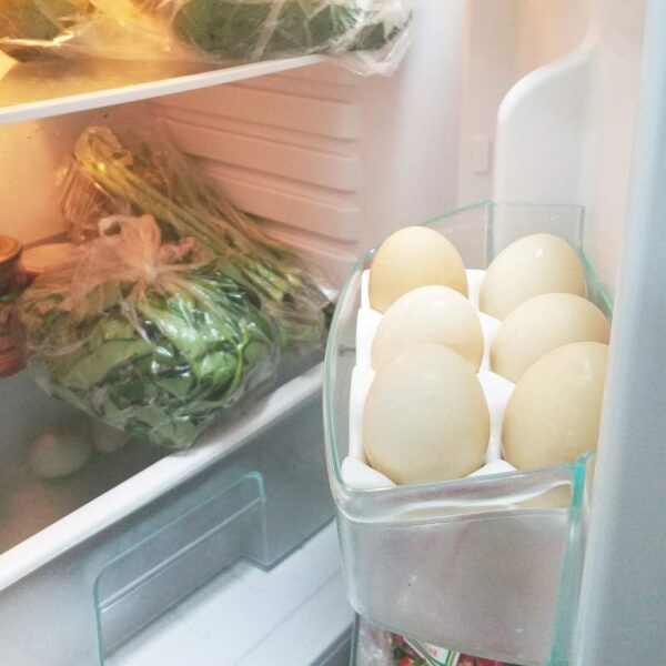 Komfami Ceramic Tray Porcelain Fresh Egg Holder for Fridge Countertop Kitchen Storage, White, 13.593cm - Image 8